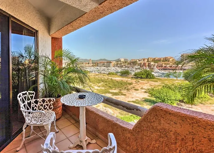 Chic Getaway < 2 Miles To Beaches!