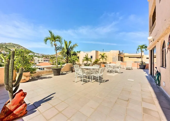 Chic Getaway < 2 Miles To Beaches! *