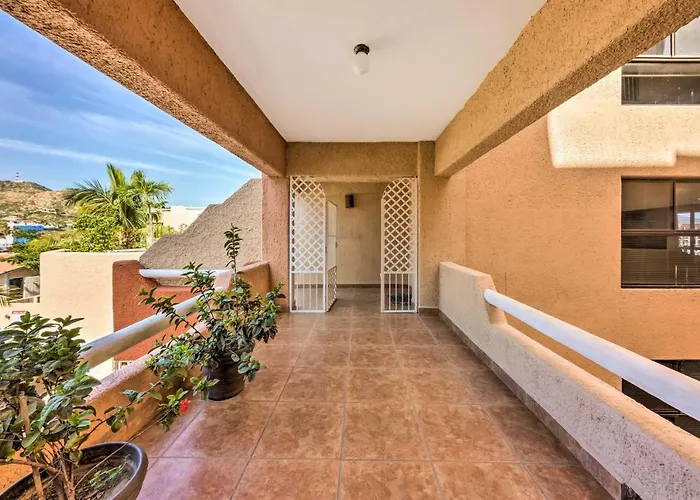 Chic Getaway < 2 Miles To Beaches!